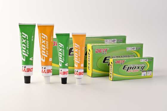 Adhésif époxy résistant aux produits chimiques.