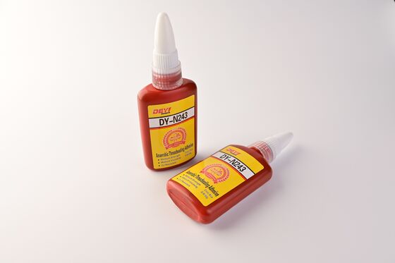 Le scellant anaérobie adhésif Threadlocker pour les fils de tuyaux offre un verrouillage efficace des vis et une prévention des fuites dans les équipements
